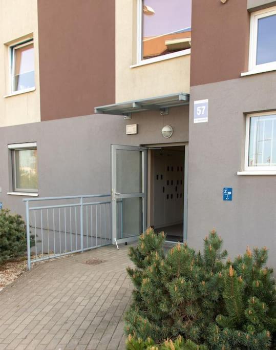 Lägenhet Rodzinne Mieszkanie 2-pokojowe 50m2 Z Bezplatnym Prywatnym Parkingiem I Balkonem